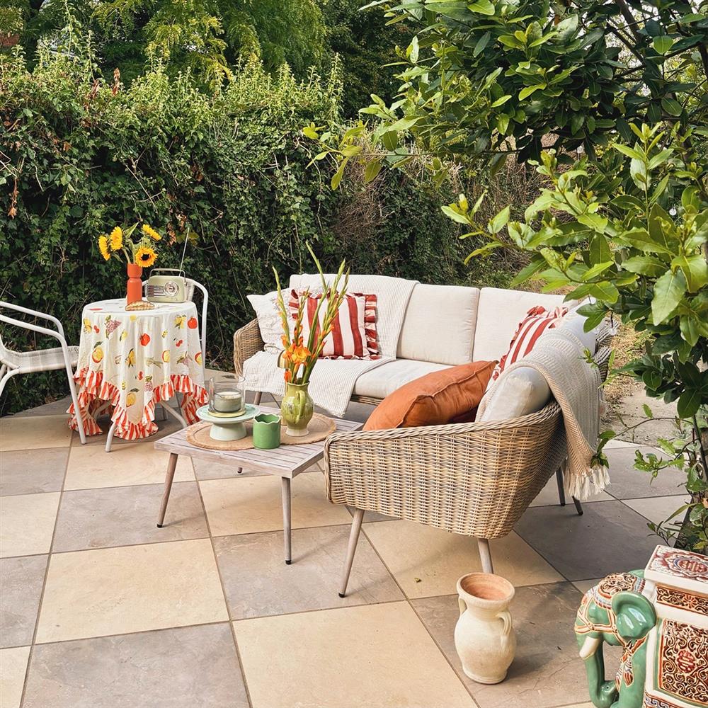 Checkerboard porcelain patio trend